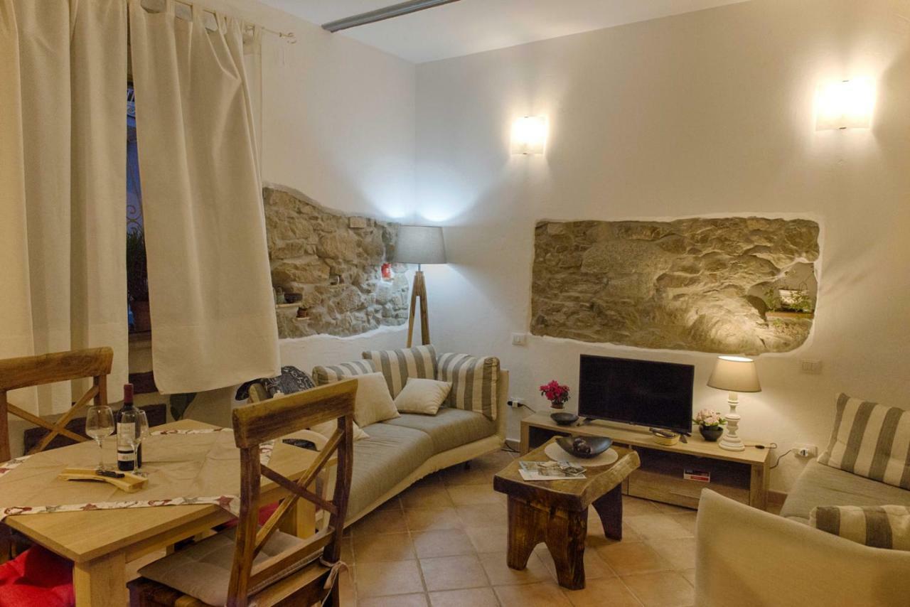 La Casetta Al Centro Di Olbia Exterior foto